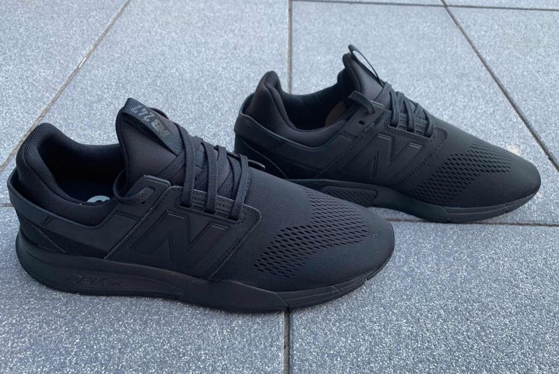 Černé pánské tenisky New Balance MS247EK venkovní foto