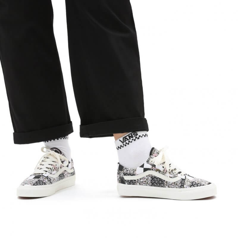 Dámské tenisky Vans VN0A38G19FY1 Old Skool Patchwork Floral na noze
